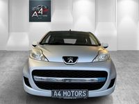 Gebraucht Peugeot 107 68 PS (50 kW) 2012 Silber Kleinwagen