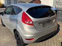 Gebraucht Ford Fiesta 60 PS (44 kW) 2010 Silber Kleinwagen