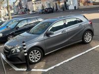 Gebraucht Mercedes A180 122 PS (89 kW) 2016 Grau Limousine