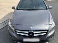 Gebraucht Mercedes A180 122 PS (89 kW) 2015 Grau Limousine