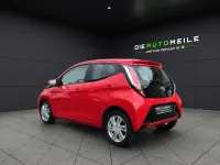Gebraucht Toyota Aygo X-play 69 PS (50 kW) 2017 Rot Kleinwagen