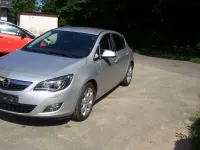 Używany Opel Astra Innovation 140 KM (102 kW) 2011 Srebrny Sedan/Limuzyna