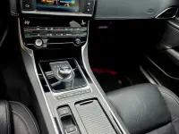 Używany Jaguar XE S 381 KM (280 kW) 2018 Czerwony Sedan/Limuzyna