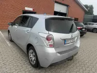 Gebraucht Toyota Verso Basis 124 PS (91 kW) 2013 Silber Van / Kleinbus