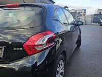 Gebraucht Peugeot 208 Active 95 PS (69 kW) 2014 Kleinwagen