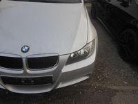 Gebraucht BMW 318 129 PS (94 kW) 2006 Silbermetalik Limousine