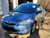Gebraucht Opel Astra Edition 140 PS (102 kW) 2010 Blau Kleinwagen