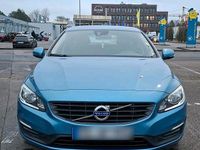 Gebraucht Volvo V60 150 PS (110 kW) 2016 Blau Kombi