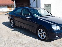 Gebraucht Mercedes C220 150 PS (110 kW) 2004 Blau Limousine
