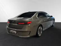 Gebraucht BMW 750e Sport Line 489 PS (359 kW) 2025 Oxidgrau metallic Limousine