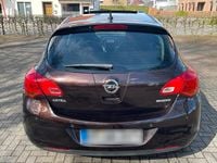 Second-hand Opel Astra 110 CP (80 kW) 2012 Maro Berlinǎ