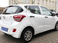 Gebraucht Hyundai i10 Classic 67 PS (49 kW) 2015 Weiß Kleinwagen