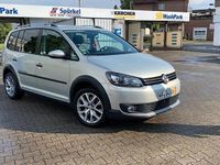 Second-hand VW Touran 177 CP (130 kW) 2015 Argintiu Monovolum