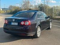 Second-hand VW Jetta 140 CP (102 kW) 2005 Negru Berlinǎ