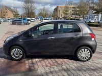 Gebraucht Toyota Yaris Cool 69 PS (50 kW) 2011 Grau Kleinwagen