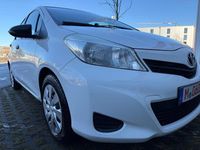 Gebraucht Toyota Yaris 69 PS (50 kW) 2012 Weiß Limousine