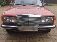 Gebraucht Mercedes 200 82 PS (60 kW) 1982 Rot Limousine