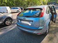 Second-hand Ford Focus 101 CP (74 kW) 2005 Albastru Berlinǎ