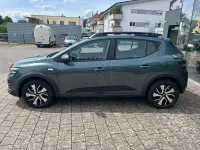 Neu Dacia Sandero Expression 122 PS (89 kW) 2026 Grün Limousine