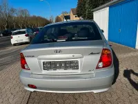 Second-hand Hyundai Accent 86 CP (63 kW) 2004 Argintiu Berlinǎ