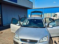 Gebraucht Ford Focus Ghia 101 PS (74 kW) 2006 Silber Limousine