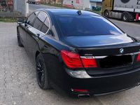 Gebraucht BMW 740 306 PS (225 kW) 2010 Schwarz Limousine