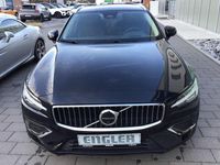 Używany Volvo V60 Ultimate 335 KM (246 kW) 2023 Czarny Kombi