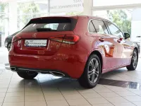 Gebraucht Mercedes A180 116 PS (85 kW) 2019 Rot Limousine
