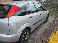 Gebraucht Ford Focus 100 PS (73 kW) 2001 Silber Limousine