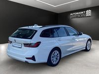 Gebraucht BMW 330e Advantage 292 PS (214 kW) 2021 Alpinweiss 3 Kombi
