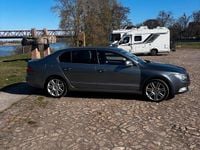 Gebraucht Skoda Superb 128 PS (94 kW) 2011 Grau Limousine
