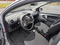 Gebraucht Toyota Aygo 68 PS (50 kW) 2012 Silber Kleinwagen