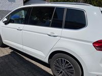 Gebraucht VW Touran Highline 150 PS (110 kW) 2023 Weiß Van / Kleinbus