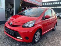 Gebraucht Toyota Aygo 68 PS (50 kW) 2012 Rot Kleinwagen