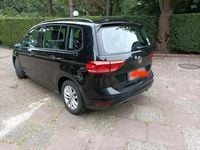 Gebraucht VW Touran 116 PS (85 kW) 2018 Schwarz Van / Kleinbus