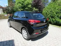 Gebraucht Hyundai i20 Trend 84 PS (61 kW) 2017 Schwarz Limousine