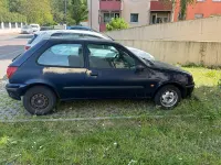 Gebraucht Mazda 121 50 PS (36 kW) 2001 Blau Kleinwagen