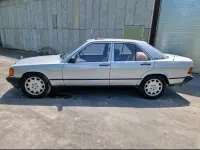 Gebraucht Mercedes 190 122 PS (89 kW) 1984 Silber Limousine