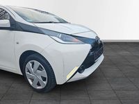 Gebraucht Toyota Aygo Business Edition 69 PS (50 kW) 2015 Weiß Kleinwagen
