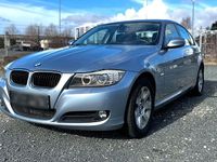 Gebraucht BMW 320 184 PS (135 kW) 2010 Blau Limousine
