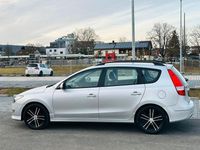 Gebraucht Hyundai i30 109 PS (80 kW) 2011 Silber Kombi