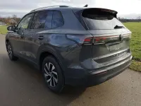 Neu VW Tiguan Life 150 PS (110 kW) 2026 Delfingrau metallic SUV