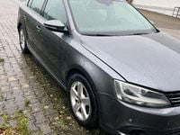 Gebraucht VW Jetta 105 PS (77 kW) 2012 Grau Limousine