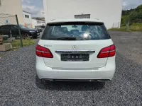 Gebraucht Mercedes B180 109 PS (80 kW) 2016 Weiß Kleinwagen