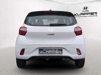 Gebraucht Hyundai i10 Select 63 PS (46 kW) 2024 Atlas white Kleinwagen