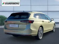 Gebraucht Skoda Superb LAURIN & KLEMENT 150 PS (110 kW) 2024 Ice teabeige metallic Kombi
