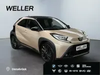 Gebraucht Toyota Aygo Style 72 PS (52 kW) 2023 Ginger beige / night sky black Kleinwagen