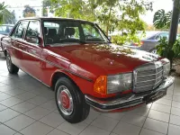 Brugt Mercedes E280 185 HK (136 kW) 1981 Rød Sedan