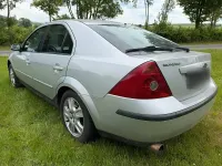 Gebraucht Ford Mondeo 145 PS (106 kW) 2001 Silber Limousine