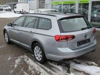 Gebraucht VW Passat Conceptline 150 PS (110 kW) 2022 Silber Kombi